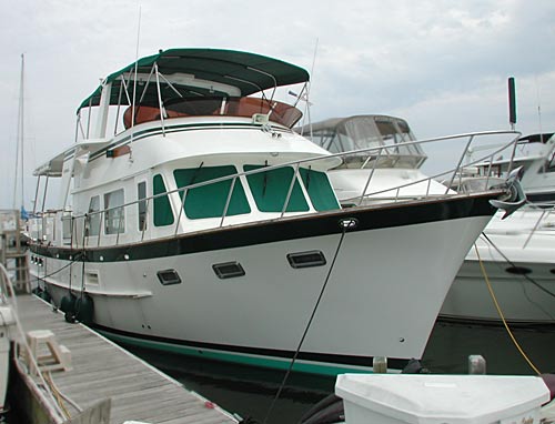 Defever 44 Offshore Cruiser waiting at the dock