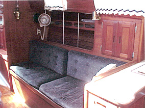 Gulfstar 43 spacious salon