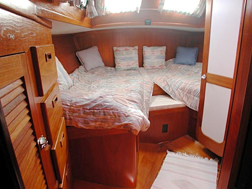 Gulfstar 43 aft stateroom