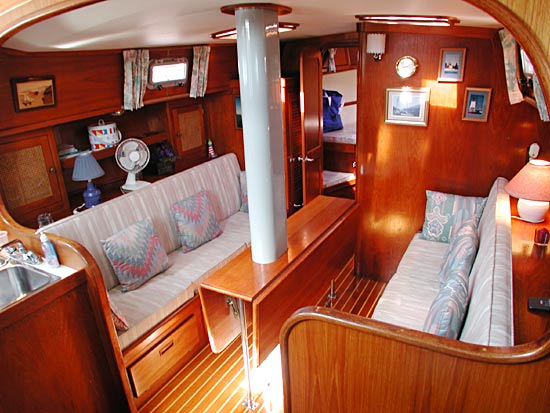 Gulfstar 43 spacious salon