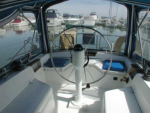 1984 Hunter 34 cockpit