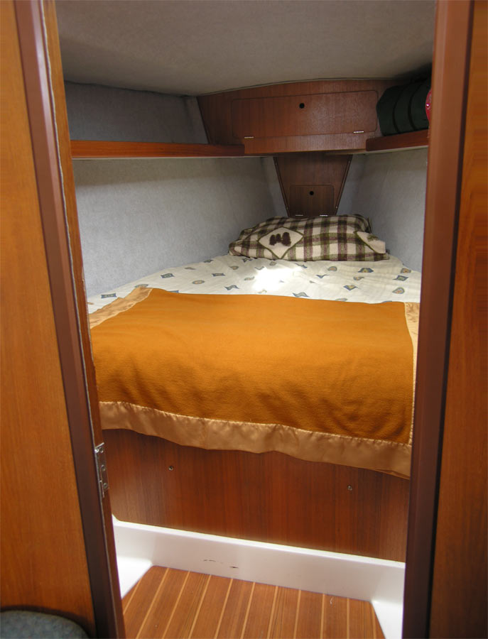 Hunter 375 forward stateroom