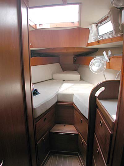 Sabre 38 Spacious Vee Berth